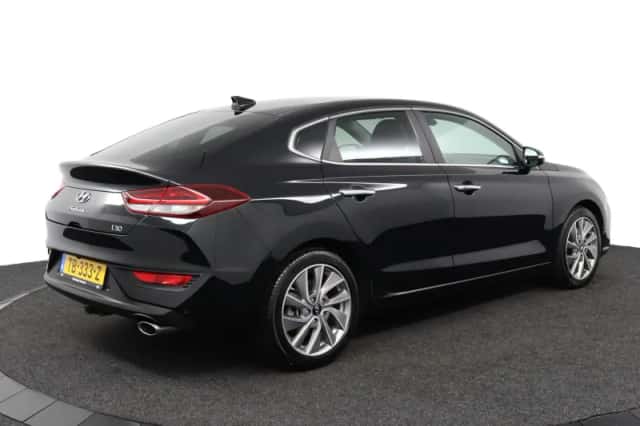 Hyundai i30 (2018) thumbnail 2