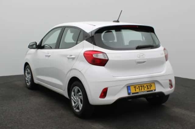 Hyundai i10 (2023) thumbnail 2