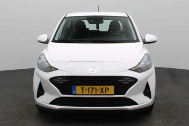 Hyundai i10 (2023) thumbnail 3