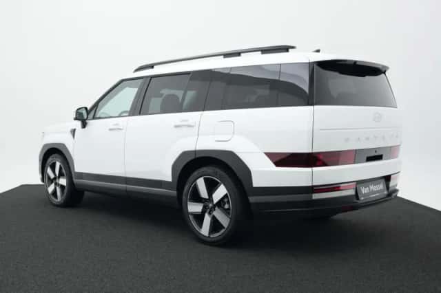 Hyundai Santa Fe (2024) thumbnail 3