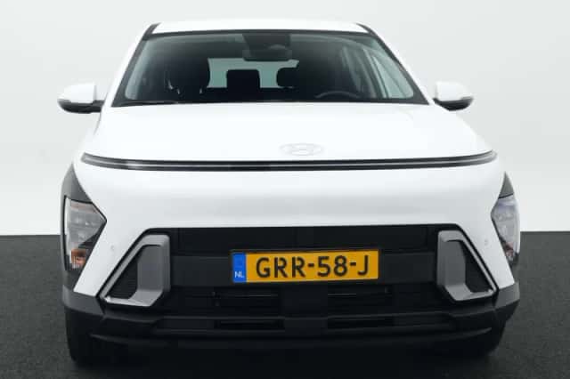 Hyundai Kona (2024) thumbnail 4