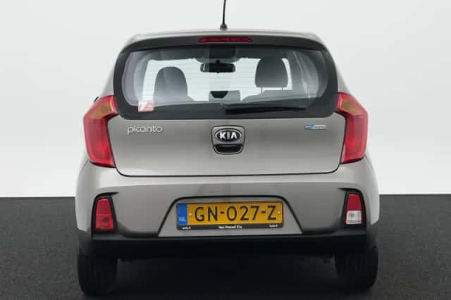 Kia Picanto (2015) thumbnail 5