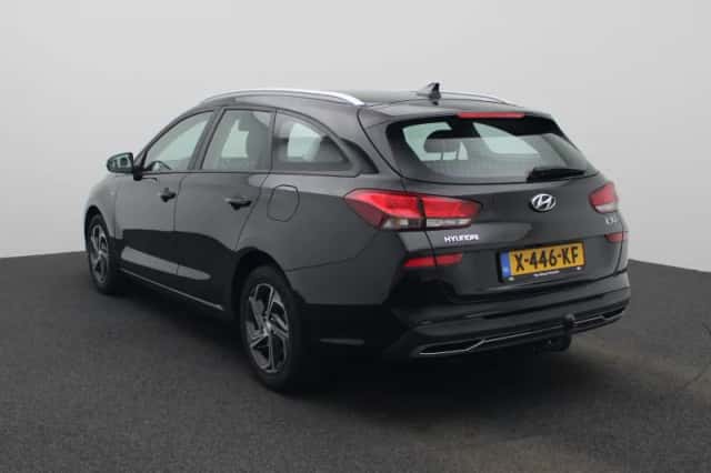 Hyundai i30 (2023) thumbnail 2