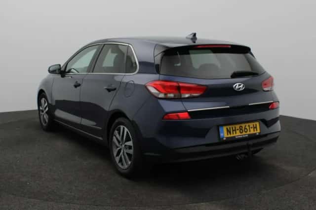 Hyundai i30 (2017) thumbnail 3