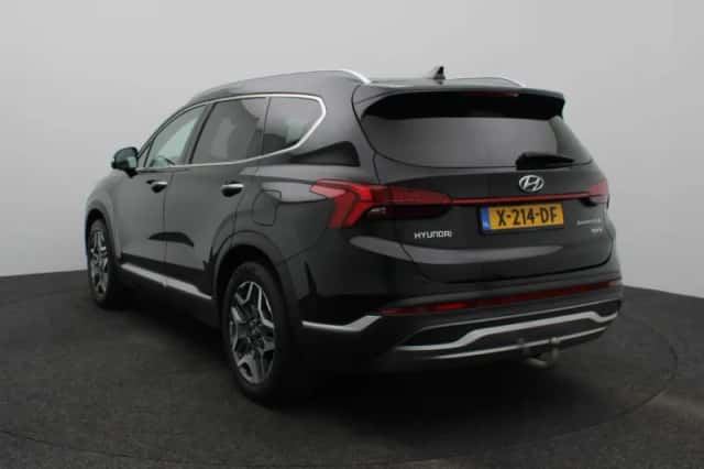 Hyundai Santa Fe (2023) thumbnail 2