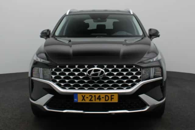Hyundai Santa Fe (2023) thumbnail 3