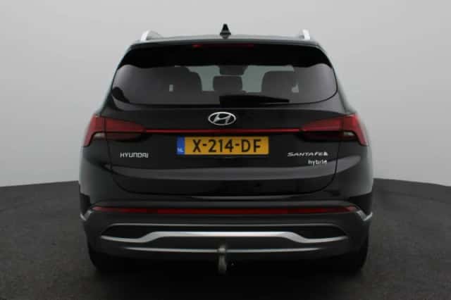Hyundai Santa Fe (2023) thumbnail 5