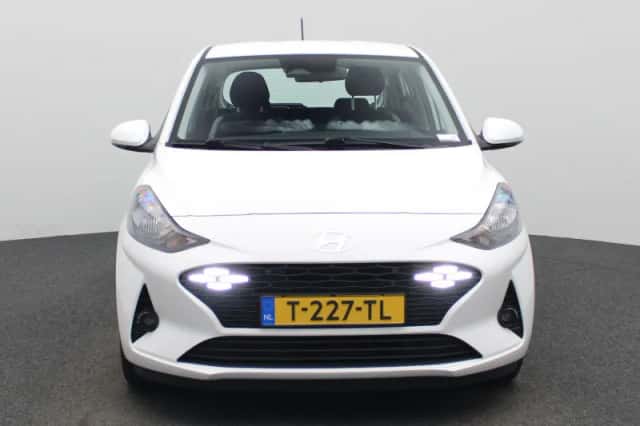 Hyundai i10 (2023) thumbnail 3