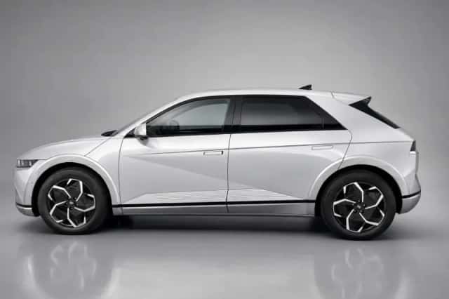 Hyundai Ioniq 5 (2023) thumbnail 3