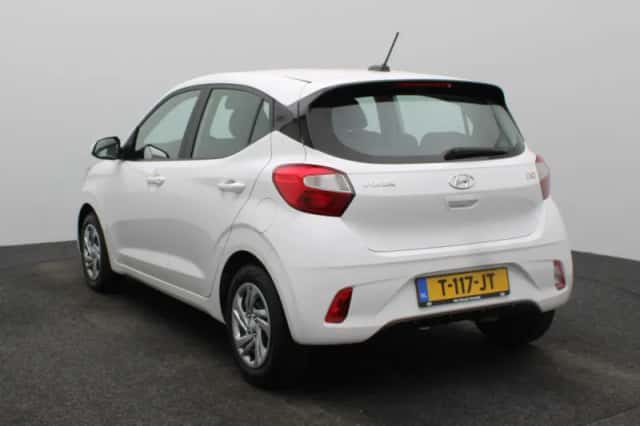 Hyundai i10 (2023) thumbnail 3