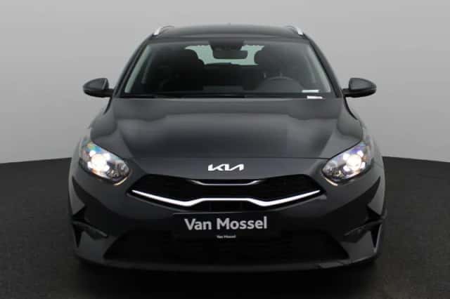 Kia Ceed Sportswagon (2024) thumbnail 4