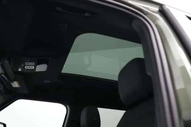 Land Rover Defender (2026) thumbnail 24