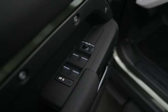 Land Rover Defender (2026) thumbnail 34