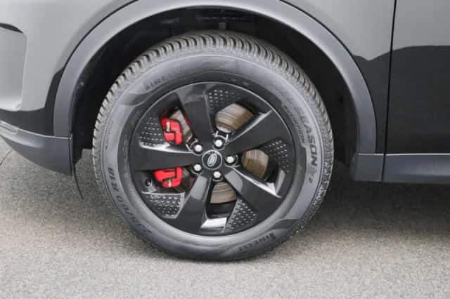 Land Rover Discovery Sport (2023) thumbnail 14