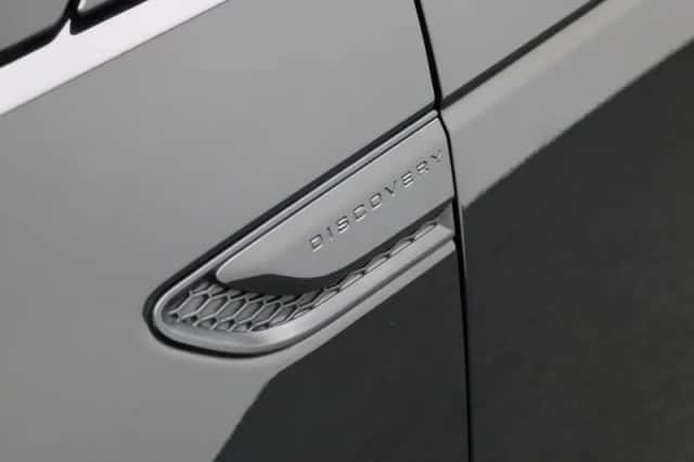 Land Rover Discovery Sport (2023) thumbnail 16