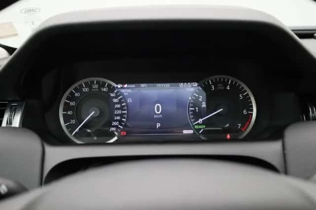 Land Rover Discovery Sport (2023) thumbnail 17