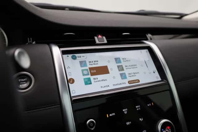 Land Rover Discovery Sport (2023) thumbnail 32