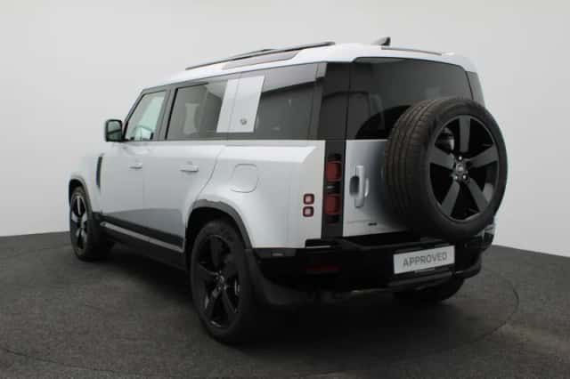 Land Rover Defender (2023) thumbnail 3