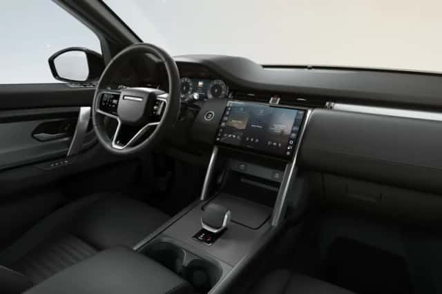 Land Rover Discovery Sport (2026) thumbnail 3