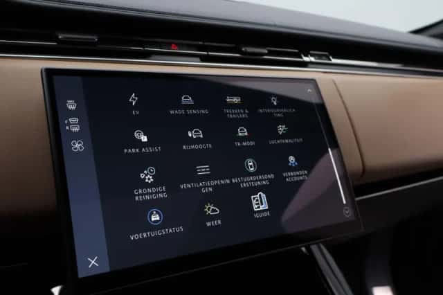Land Rover Range Rover Sport (2023) thumbnail 25