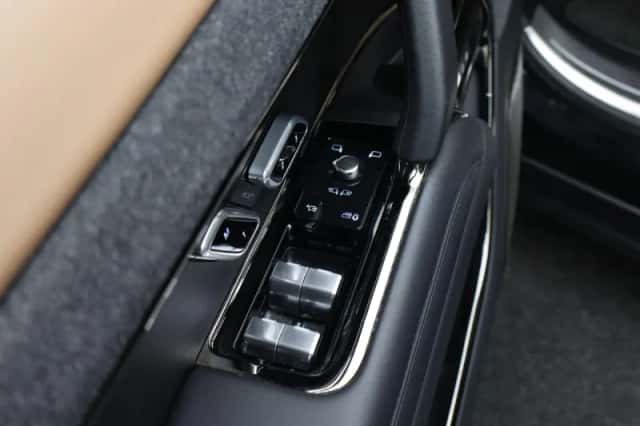 Land Rover Range Rover Sport (2023) thumbnail 31