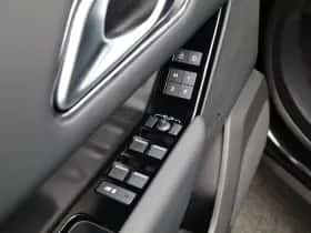 Land Rover Range Rover Velar (2025) thumbnail 30
