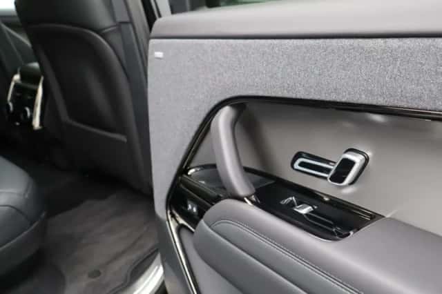 Land Rover Range Rover Sport (2026) thumbnail 41