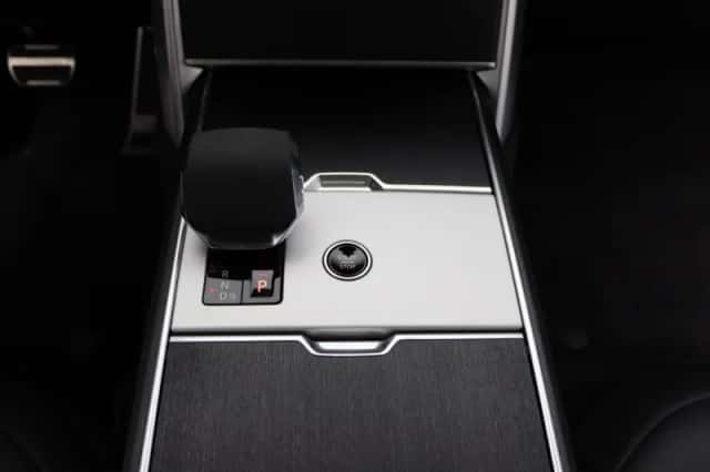 Land Rover Range Rover (2024) thumbnail 11