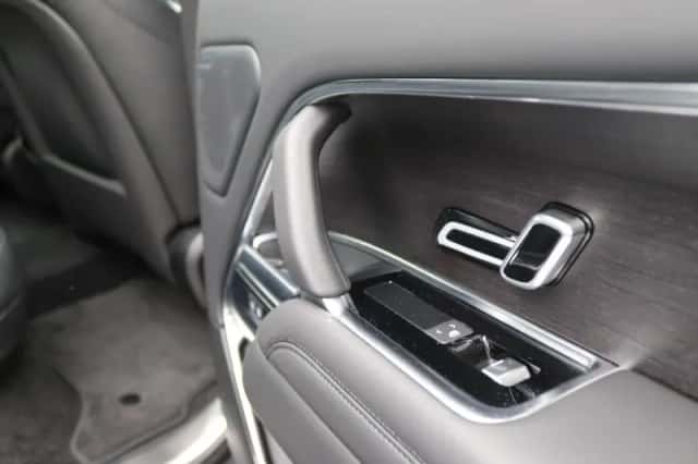 Land Rover Range Rover (2024) thumbnail 31