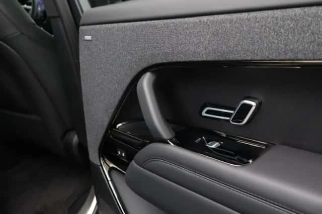 Land Rover Range Rover Sport (2024) thumbnail 38