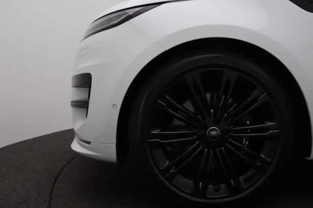 Land Rover Range Rover Sport (2024) thumbnail 16