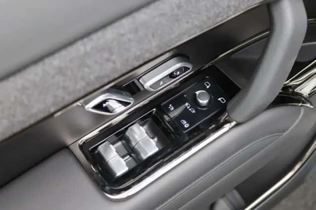 Land Rover Range Rover Sport (2024) thumbnail 25
