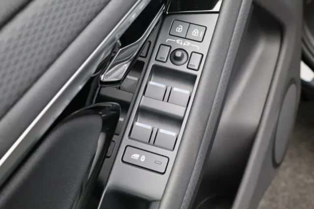 Land Rover Range Rover Evoque (2022) thumbnail 26
