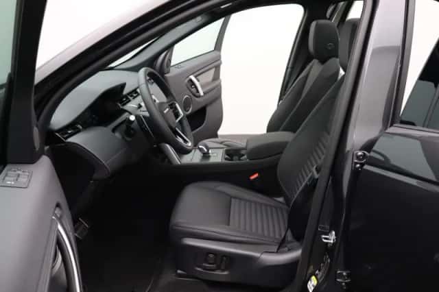 Land Rover Discovery Sport (2026) thumbnail 12