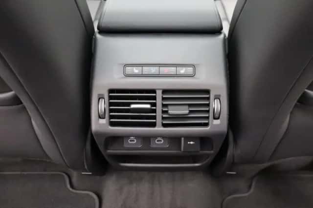 Land Rover Discovery Sport (2026) thumbnail 31
