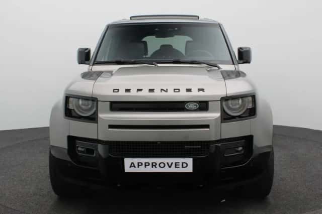 Land Rover Defender (2022) thumbnail 3
