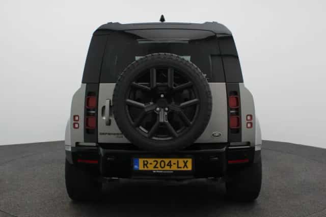 Land Rover Defender (2022) thumbnail 5
