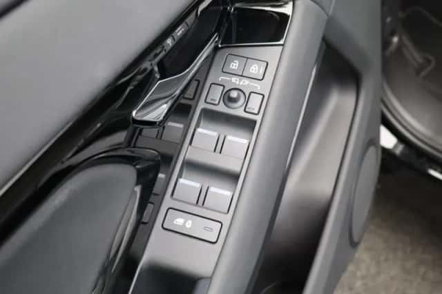 Land Rover Range Rover Evoque (2026) thumbnail 30