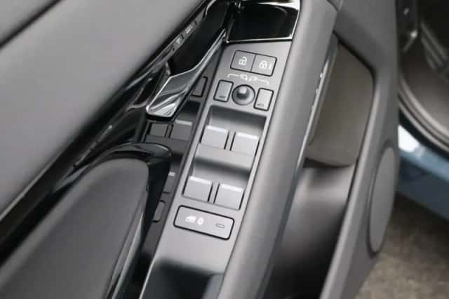 Land Rover Range Rover Evoque (2026) thumbnail 22