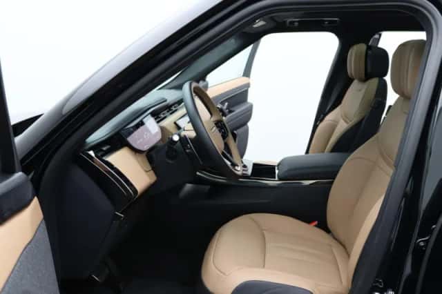 Land Rover Range Rover Sport (2025) thumbnail 12