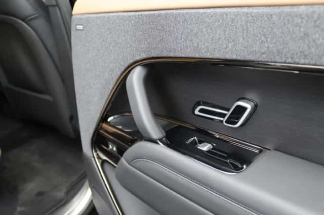 Land Rover Range Rover Sport (2025) thumbnail 36