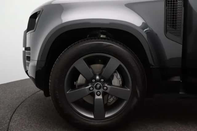 Land Rover Defender (2025) thumbnail 16