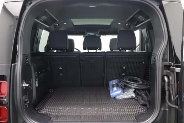 Land Rover Defender (2025) thumbnail 32