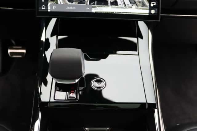 Land Rover Range Rover Sport (2024) thumbnail 11