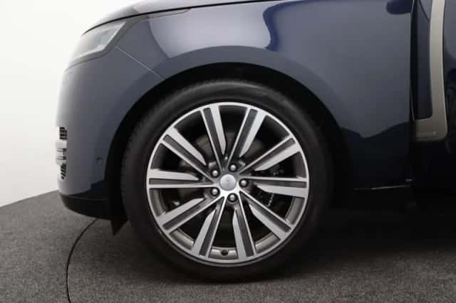 Land Rover Range Rover (2023) thumbnail 16