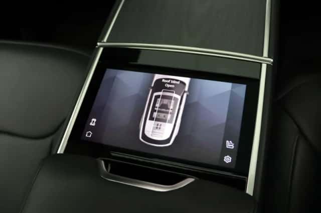 Land Rover Range Rover (2023) thumbnail 38