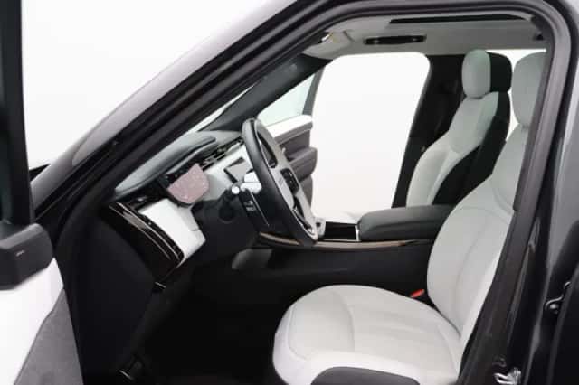 Land Rover Range Rover Sport (2023) thumbnail 12