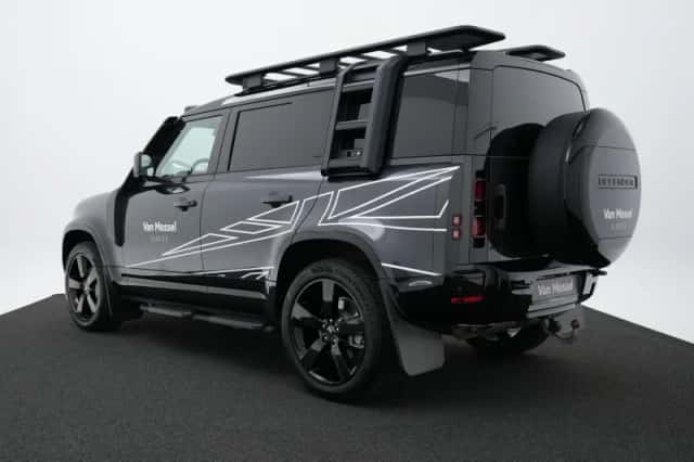 Land Rover Defender (2024) thumbnail 3