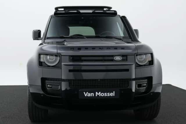 Land Rover Defender (2024) thumbnail 4