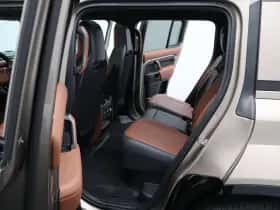 Land Rover Defender thumbnail 14